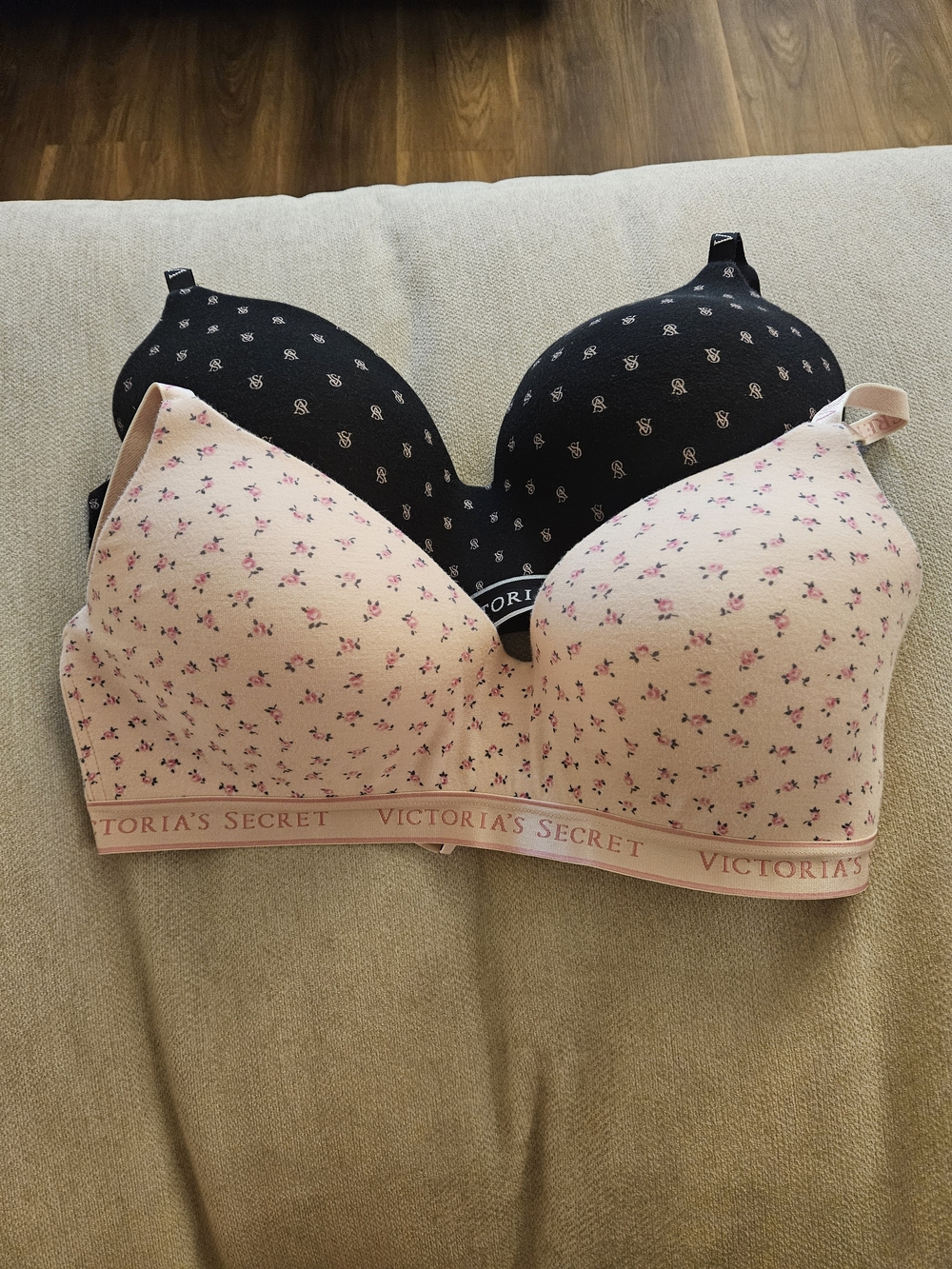Victoria's Secret Pink Floral and Black Logo T-Shirt Lined Wireless Bra Set 36DD